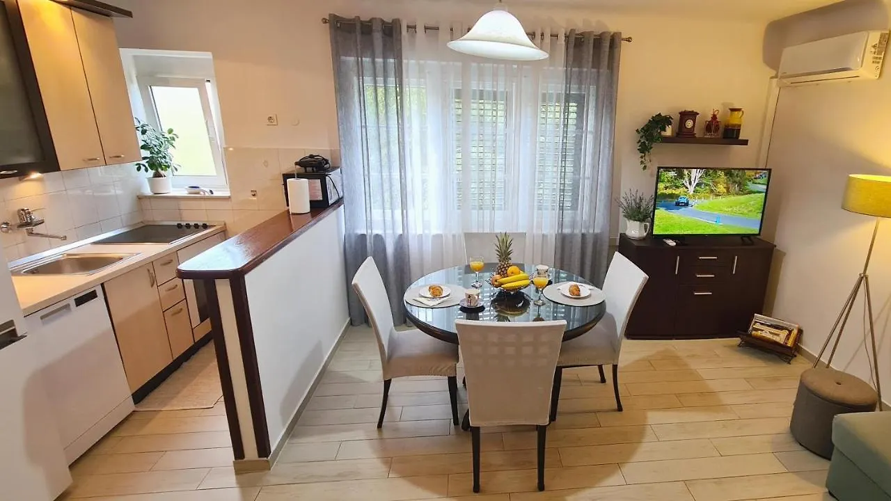 Apartment Sara Poljud Split
