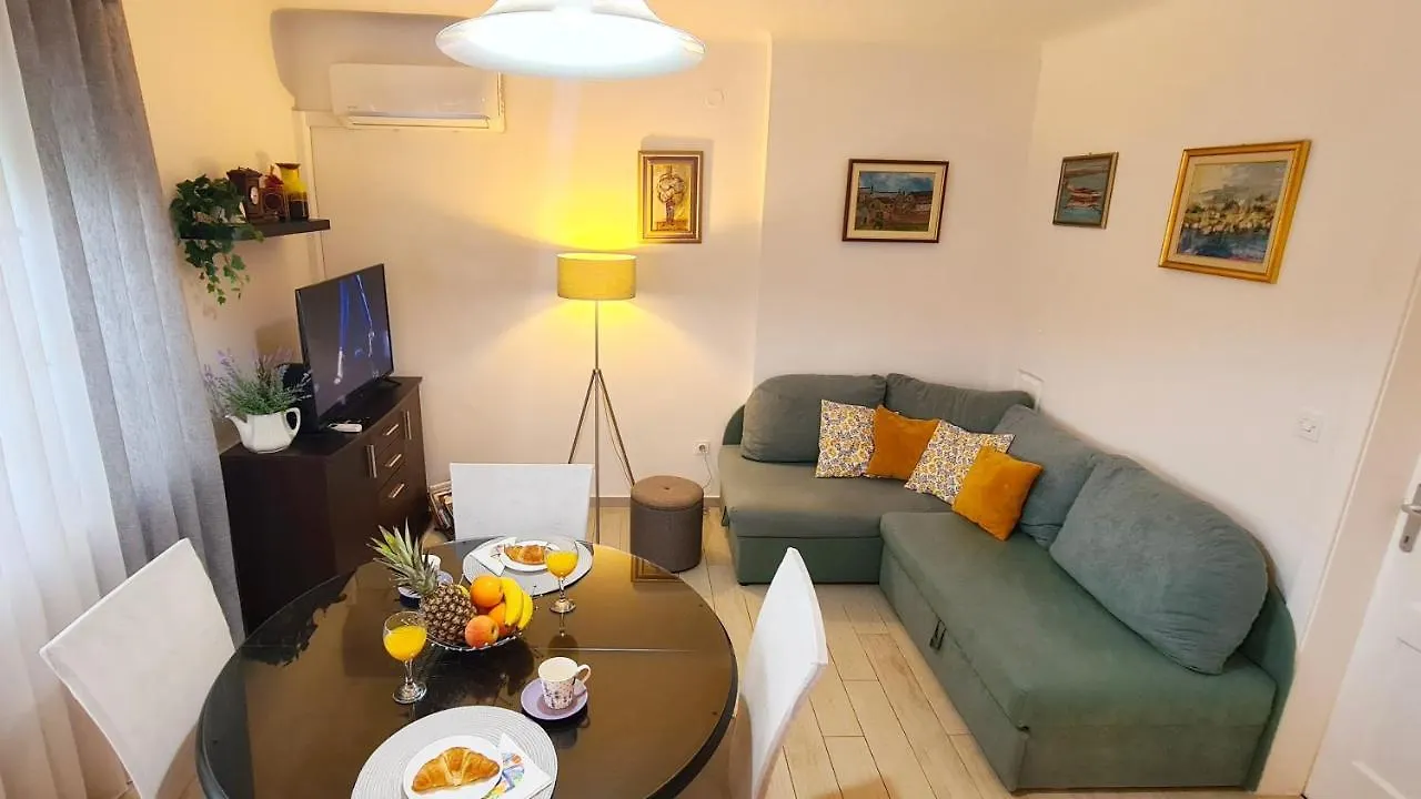 Apartment Sara Poljud Split